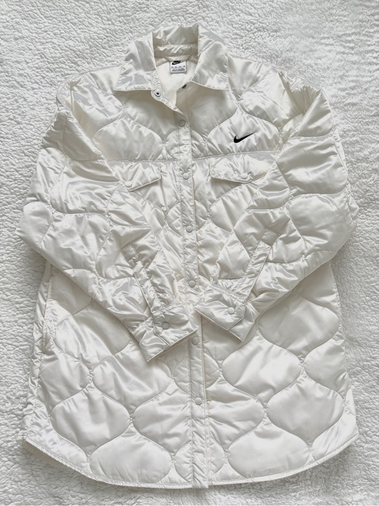 Nike Jackets & Blazers - Nike oversized quilted puffer jacket Women’s size XS